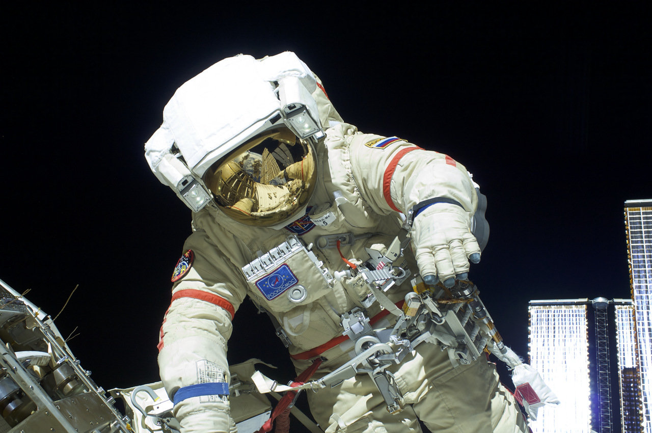 Мошенник обманул женщину из Японии, прикинувшись российским космонавтом